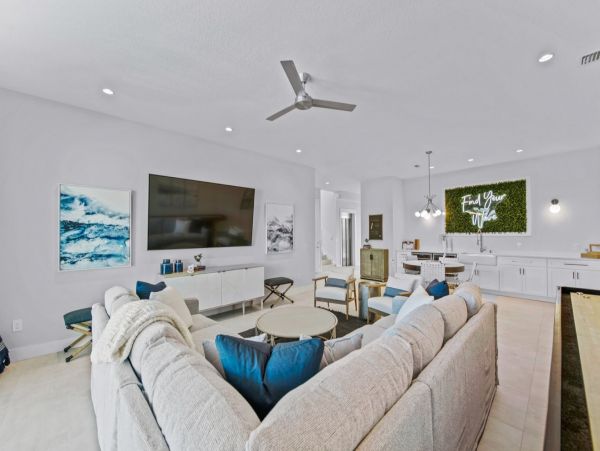 Luxurious Vacation Pool Home in Siesta Key Close to Beach