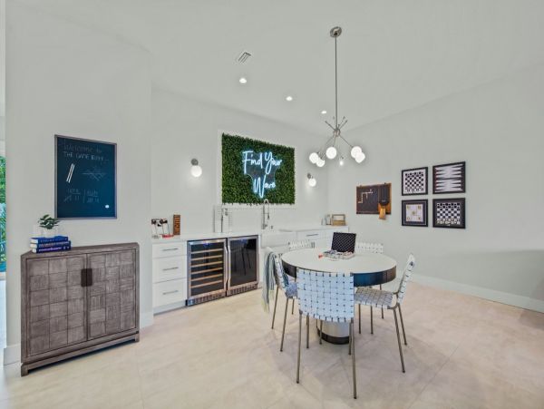 Luxurious Vacation Pool Home in Siesta Key Close to Beach