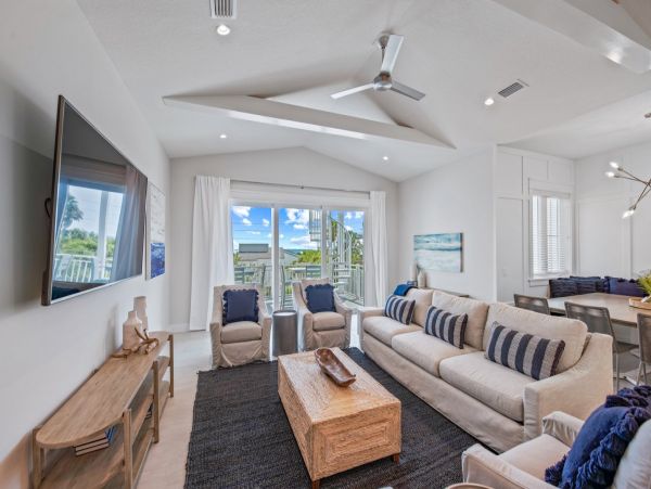 Luxurious Vacation Pool Home in Siesta Key Close to Beach