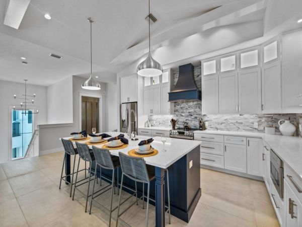 Luxurious Vacation Pool Home in Siesta Key Close to Beach