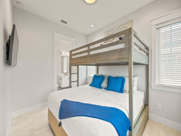 Luxurious Vacation Pool Home in Siesta Key Close to Beach