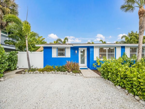 Homes Beach Two Bedroom Vacation Duplex with Private Pool