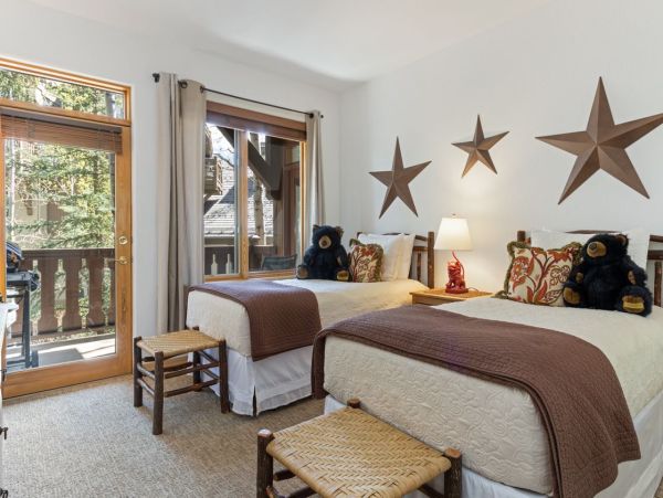 Luxury Arrowhead Village Condo - Ski-In/Ski-Out Retreat
