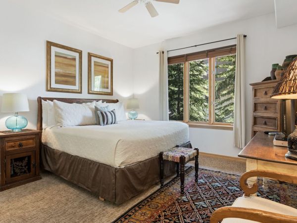 Luxury Arrowhead Village Condo - Ski-In/Ski-Out Retreat