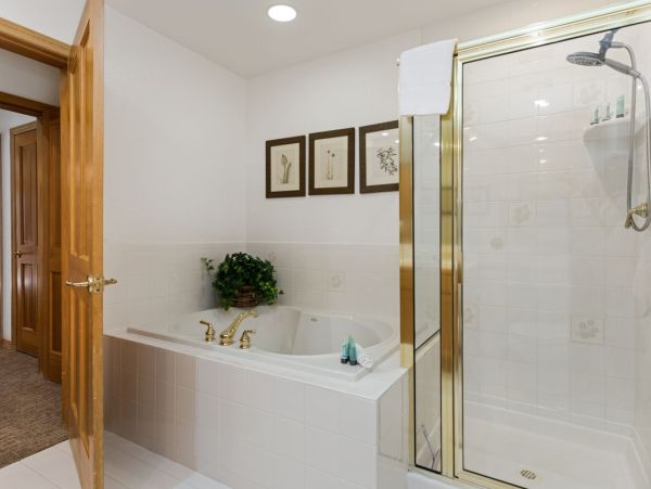 Luxury Arrowhead Village Condo - Ski-In/Ski-Out Retreat