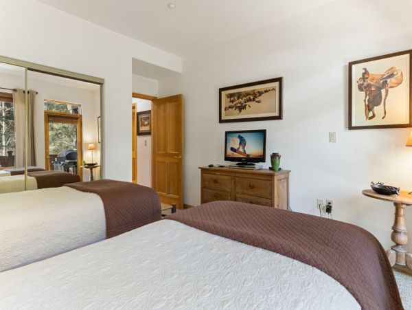 Luxury Arrowhead Village Condo - Ski-In/Ski-Out Retreat