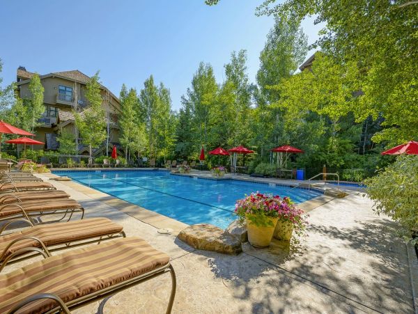 Luxury Arrowhead Village Condo - Ski-In/Ski-Out Retreat