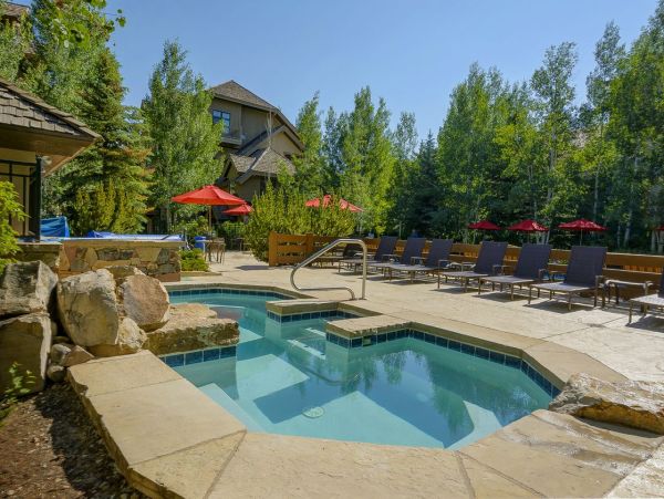 Luxury Arrowhead Village Condo - Ski-In/Ski-Out Retreat