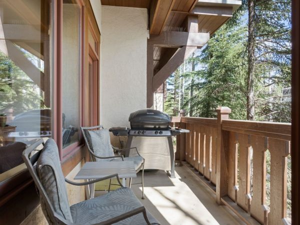 Luxury Arrowhead Village Condo - Ski-In/Ski-Out Retreat