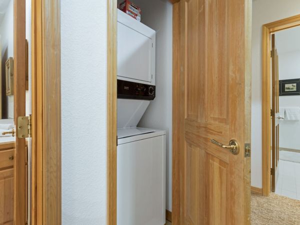 Luxury Arrowhead Village Condo - Ski-In/Ski-Out Retreat