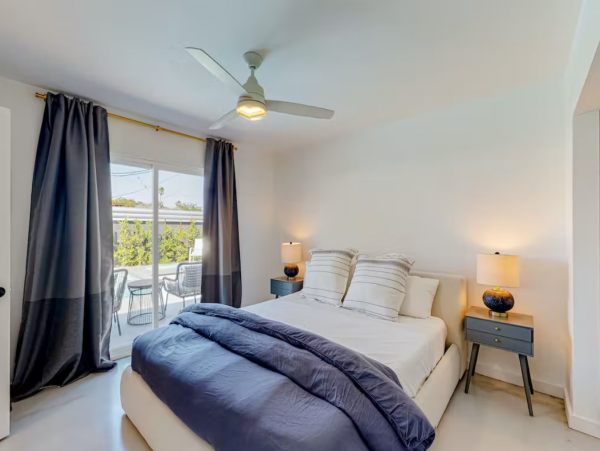 Sleek, Stylish & Colorful Four Bedroom Retreat with Pool & Spa in Palm Spring
