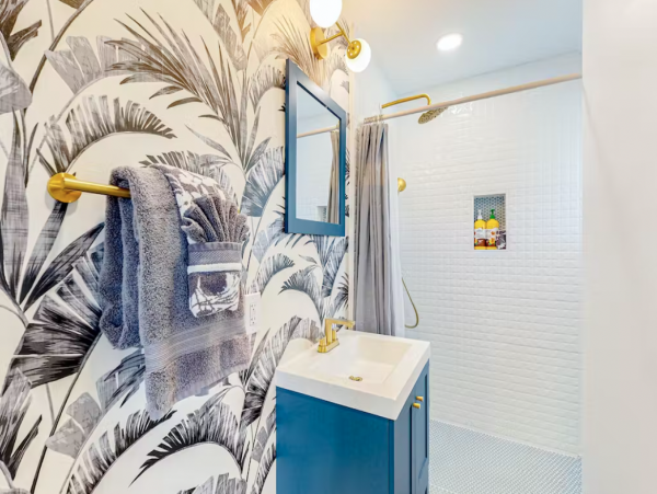 Sleek, Stylish & Colorful Four Bedroom Retreat with Pool & Spa in Palm Spring