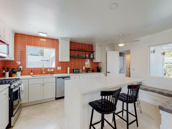 Sleek, Stylish & Colorful Four Bedroom Retreat with Pool & Spa in Palm Spring