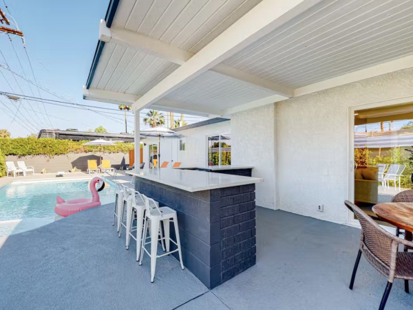 Sleek, Stylish & Colorful Four Bedroom Retreat with Pool & Spa in Palm Spring
