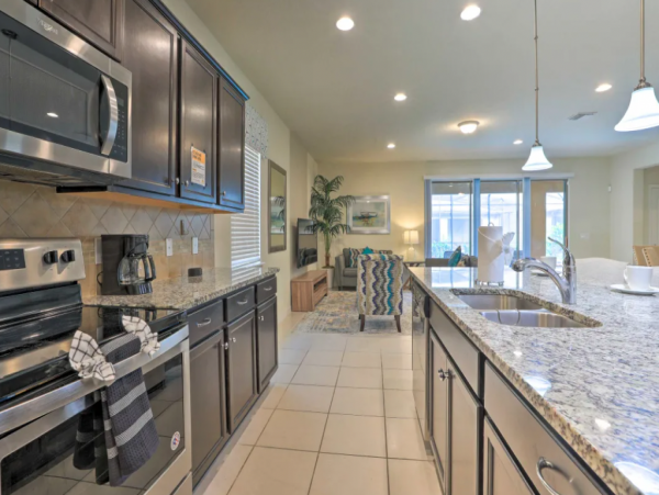 Sleek, Refreshing 8 Bedroom Pool Home with Great Community Amenities