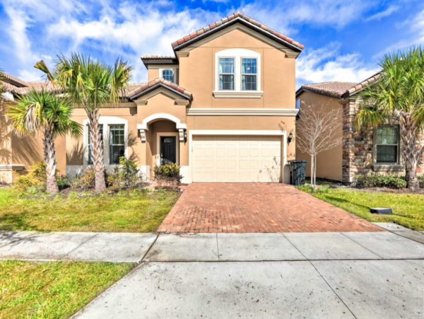 Sleek, Refreshing 8 Bedroom Pool Home with Great Community Amenities