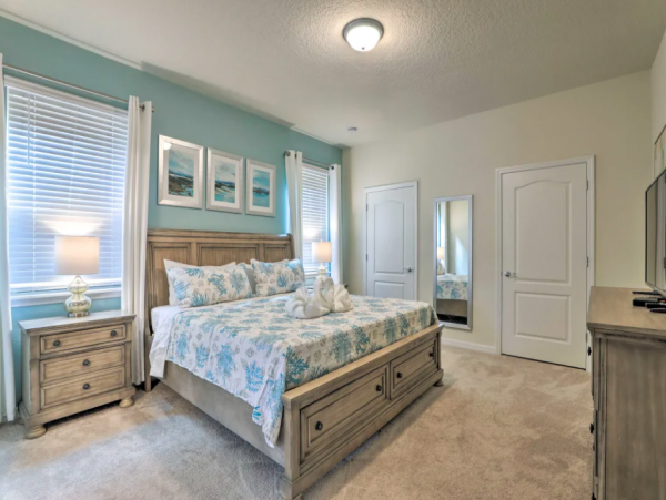 Sleek, Refreshing 8 Bedroom Pool Home with Great Community Amenities