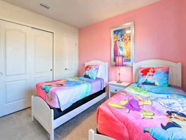 Sleek, Refreshing 8 Bedroom Pool Home with Great Community Amenities