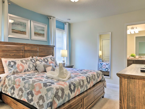 Sleek, Refreshing 8 Bedroom Pool Home with Great Community Amenities
