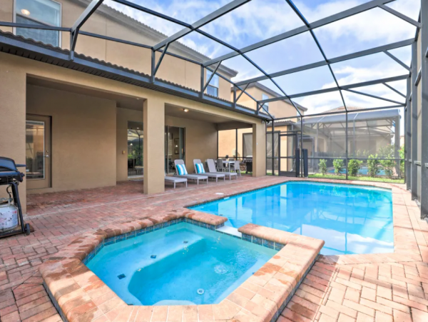 Sleek, Refreshing 8 Bedroom Pool Home with Great Community Amenities