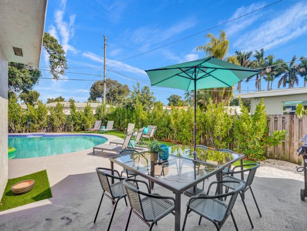 Lovely 4 Bedroom Vacation Pool Home in Hollywood