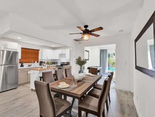 Lovely 4 Bedroom Vacation Pool Home in Hollywood