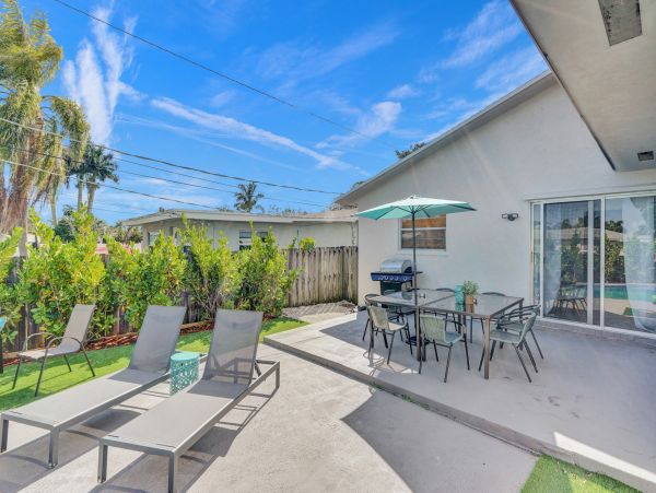 Lovely 4 Bedroom Vacation Pool Home in Hollywood