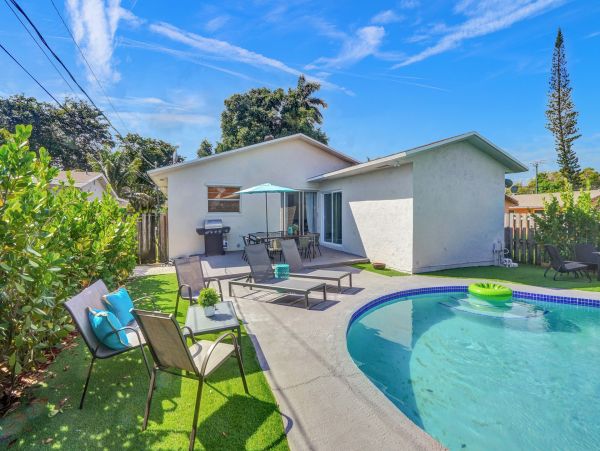 Lovely 4 Bedroom Vacation Pool Home in Hollywood