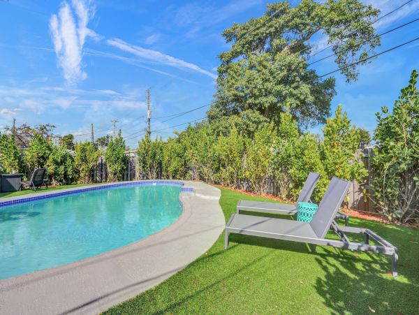 Lovely 4 Bedroom Vacation Pool Home in Hollywood