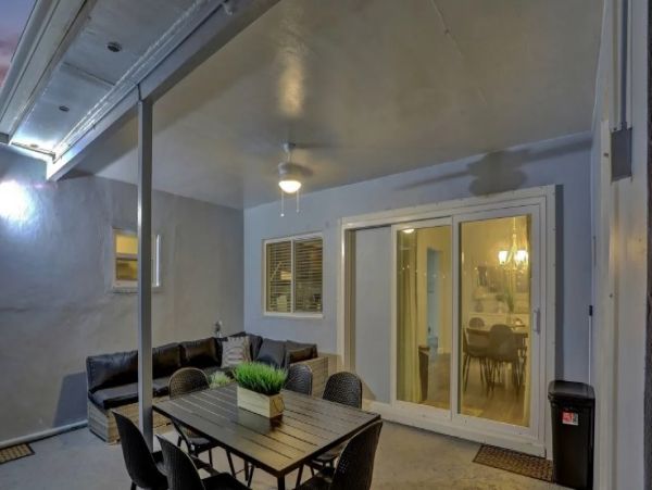 Hollywood Five Bedroom Posh Vacation Home with Private Pool