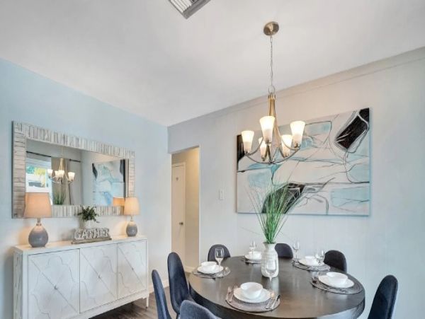 Hollywood Five Bedroom Posh Vacation Home with Private Pool