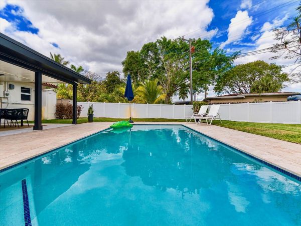 Beautiful Wilton Manors Vacation Pool Home Three Bedroom