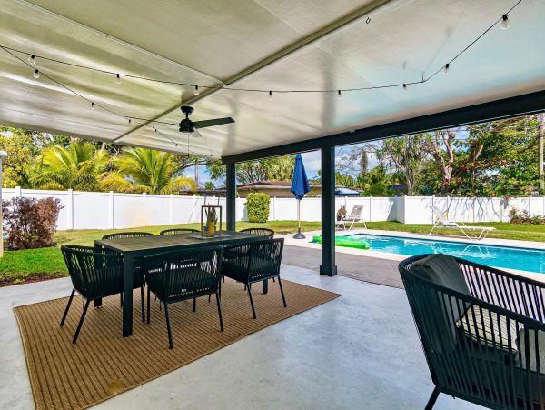 Beautiful Wilton Manors Vacation Pool Home Three Bedroom