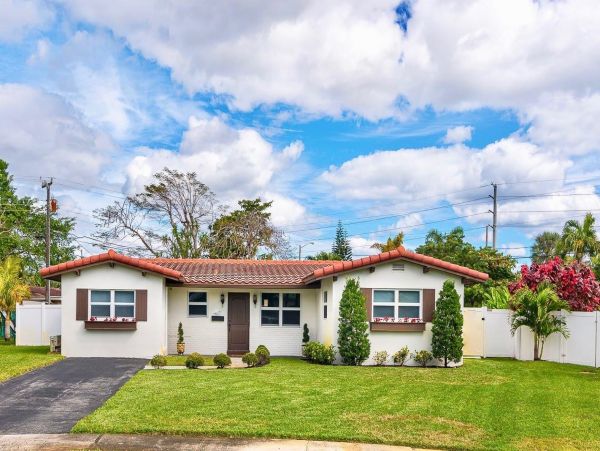 Beautiful Wilton Manors Vacation Pool Home Three Bedroom