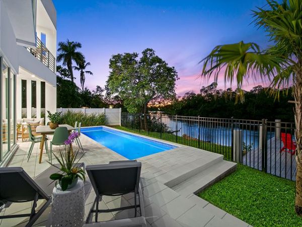Elegant Riverfront Vacation Pool Home in Fort Lauderdale