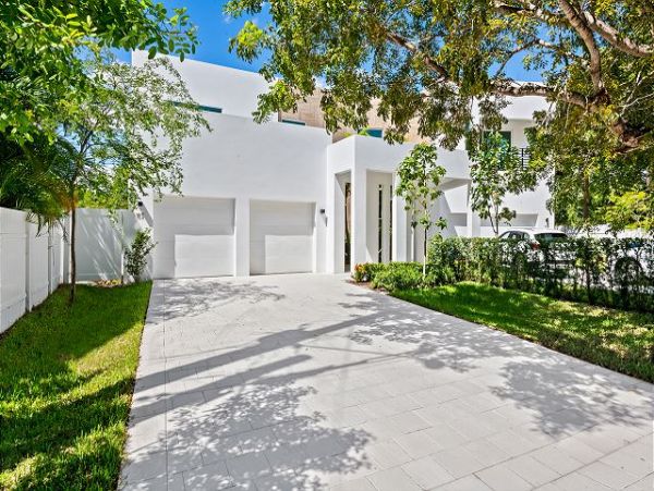 Elegant Riverfront Vacation Pool Home in Fort Lauderdale