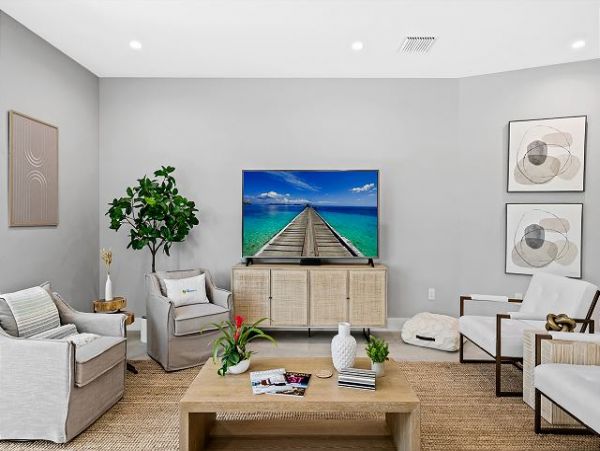 Elegant Riverfront Vacation Pool Home in Fort Lauderdale