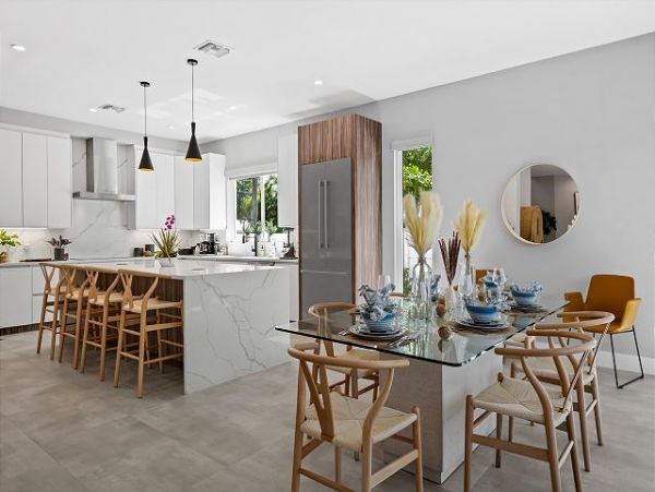 Elegant Riverfront Vacation Pool Home in Fort Lauderdale