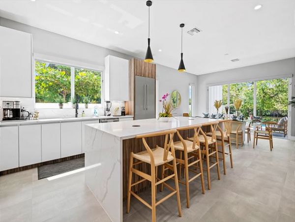 Elegant Riverfront Vacation Pool Home in Fort Lauderdale
