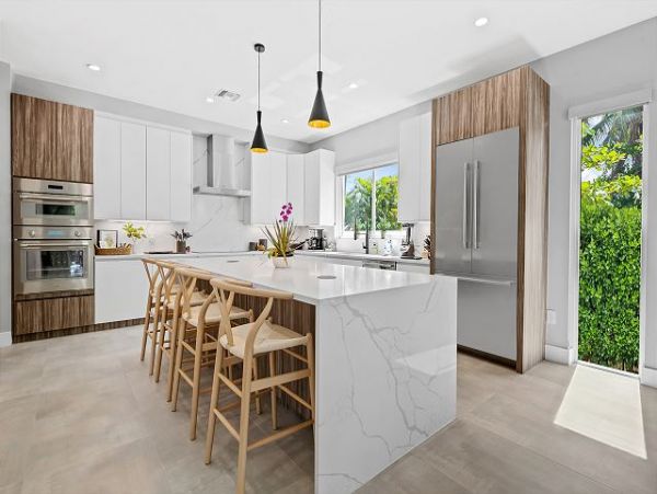 Elegant Riverfront Vacation Pool Home in Fort Lauderdale