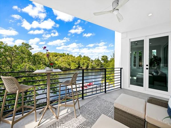Elegant Riverfront Vacation Pool Home in Fort Lauderdale