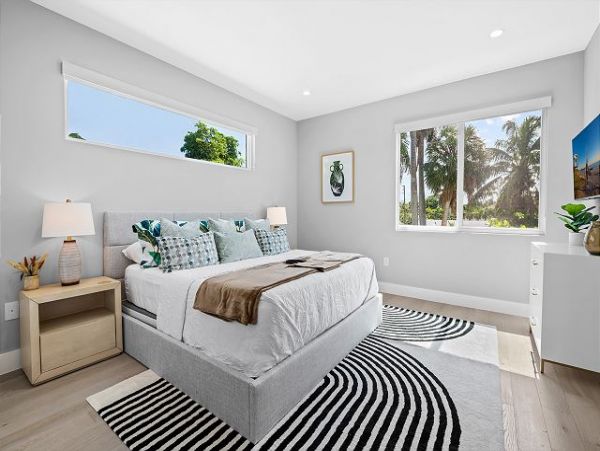 Elegant Riverfront Vacation Pool Home in Fort Lauderdale