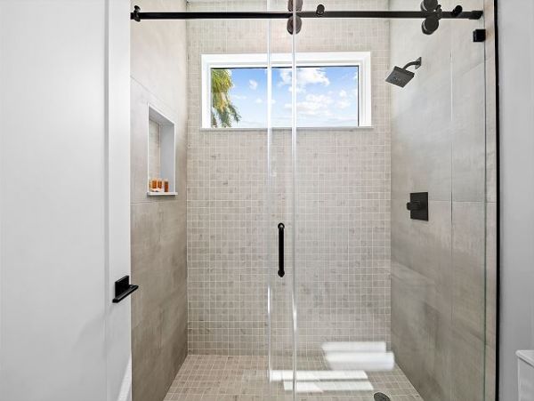 Elegant Riverfront Vacation Pool Home in Fort Lauderdale