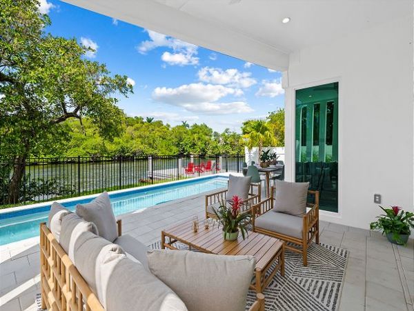 Elegant Riverfront Vacation Pool Home in Fort Lauderdale