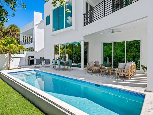 Elegant Riverfront Vacation Pool Home in Fort Lauderdale