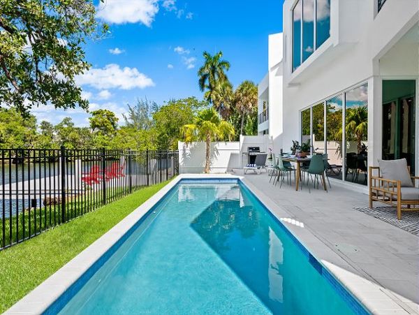 Elegant Riverfront Vacation Pool Home in Fort Lauderdale