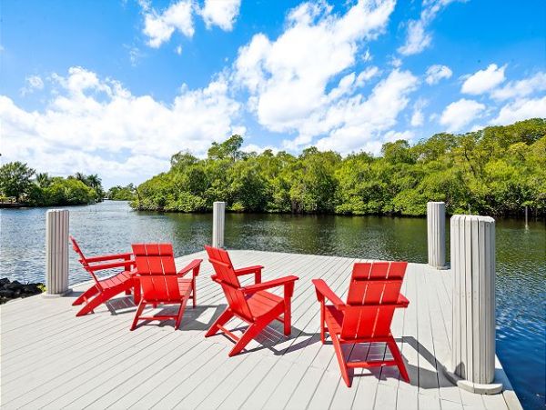 Elegant Riverfront Vacation Pool Home in Fort Lauderdale