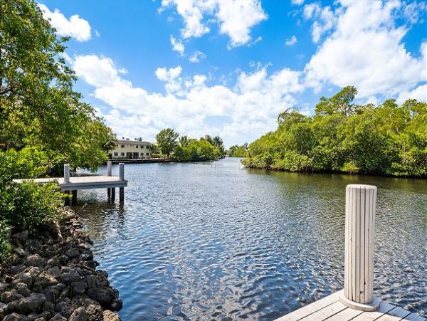Elegant Riverfront Vacation Pool Home in Fort Lauderdale