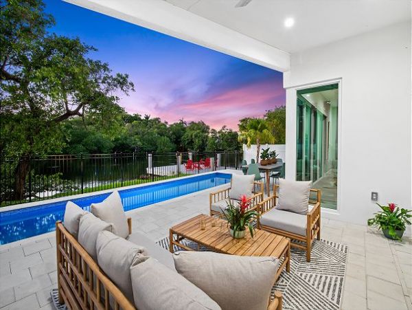 Elegant Riverfront Vacation Pool Home in Fort Lauderdale