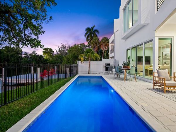 Elegant Riverfront Vacation Pool Home in Fort Lauderdale